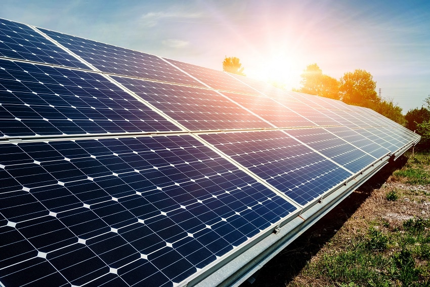 Read more about the article From Efficiency to Affordability: How Solar Panel Suppliers in UAE Are Revolutionizing Renewable Energy